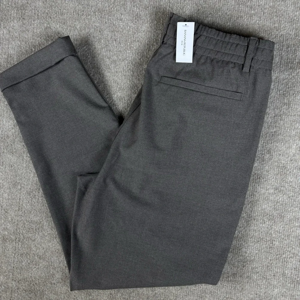 NWT Banana Republic Mens 31x30 Tapered Fit Pull On Pants Gray Stretch